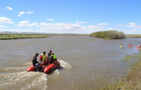 Хараа голд сэлж байгаад живсэн 21 настай эрэгтэйг гурав дахь өдрөө эрэн хайж байна