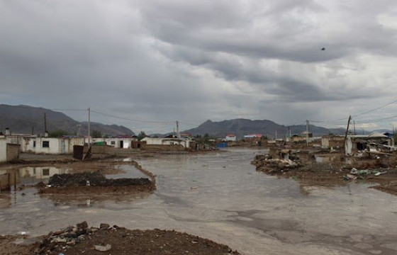 Архангай аймагт 88 мм хур тунадас орж, 4826 бог мал, найман бод мал, 10 айлын гэр, хоёр байшин урсжээ