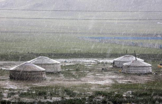 Төв болон зүүн аймгуудын ихэнх нутгаар дуу цахилгаантай аадар бороо орно