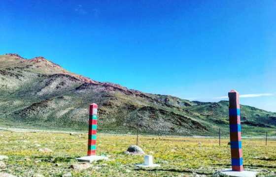 Эцэг, эхээсээ төөрсөн гурван настай охиныг хилийн бүсээс ОХУ-ын хилчид олжээ