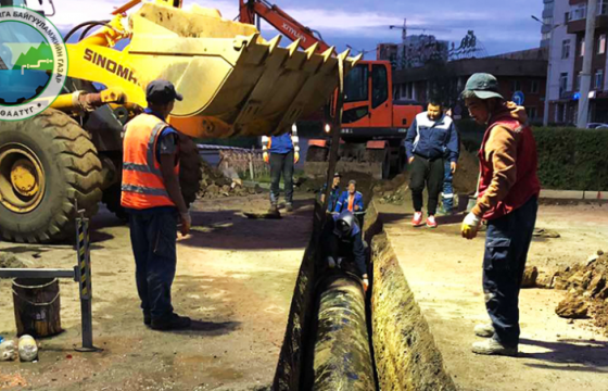 Баянбүрдийн тойрог орчмын авто замд ус зайлуулах шугам угсарч байна