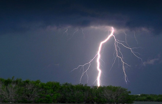 Төв, говь, зүүн аймгуудын ихэнх нутгаар энэ сарын 26-нд дуу цахилгаантай аадар бороо, мөндөр орно