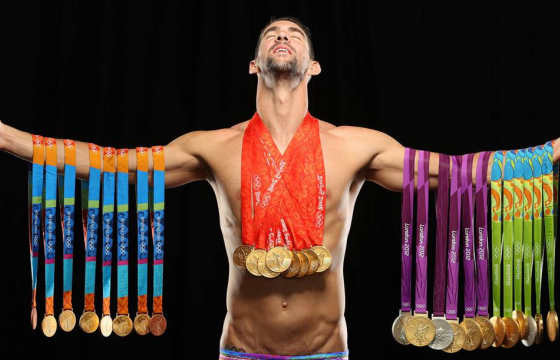 Зуны олимпын наадмаас хамгийн их буюу 28 медаль хүртсэн Майкл Фелпс