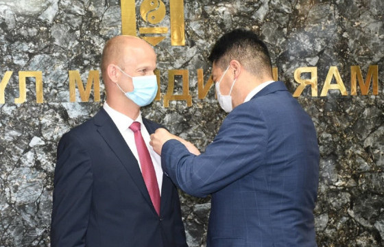 НҮБ-ын Хүүхдийн сангийн суурин төлөөлөгч Алекс Хайкенс Эрүүлийг хамгаалахын тэргүүний ажилтан болжээ