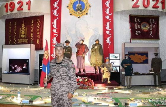 Э.Даваажамц гүйхдээ өмссөн дүрэмт хувцсаа Монгол цэргийн музейд хадгалууллаа