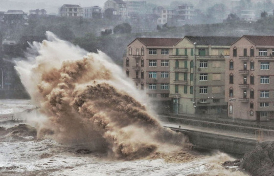 БНХАУ-ыг далайн шуурга дайрчээ