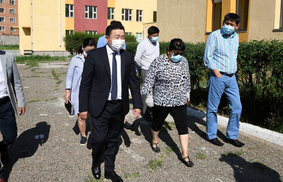 Барилгын ажил нь зогссон сургууль, цэцэрлэгийг ойрын хугацаанд ашиглалтад оруулахыг анхаарууллаа