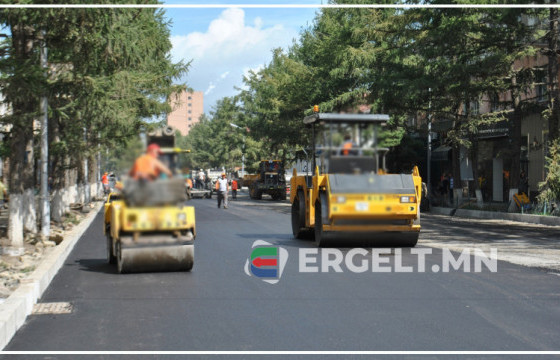 200 сая төгрөгийн хахуулийн хэрэгт нэр холбогдож байсан “Ялгуусан” ХХК-ийн жолооч нар нэгнийгээ индүүдлэгийн машинаар дайрчээ