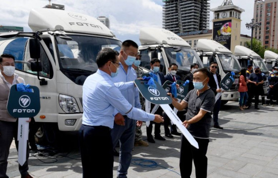 Хог тээврийн 25 автомашиныг дүүргүүдийн удирдлагуудад хүлээлгэн өглөө