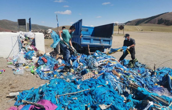 Улаандавааны овооны хадгийг буулгаж, цэвэрлэлээ