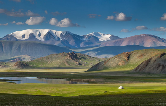  Цамбагарав уулын цас нурж, 12 иргэн усанд боогджээ 