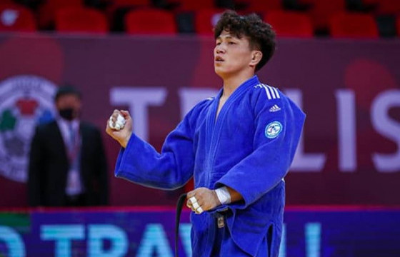 Жүдо бөхийн холимог багийн барилдаанд монголын баг тэргүүлж байна