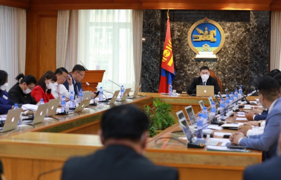 Засгийн газар хуралдаж байна