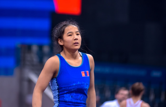 Б.Хонгорзул дагах барилдаандаа ялалт байгууллаа