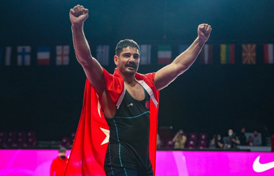 М.Лхагвагэрэлтэй хүрэл медалийн төлөө барилдах Акгул Таха гэж хэн бэ