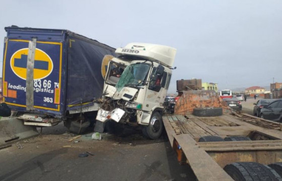 Зам тээврийн ослын улмаас нэг хүн нас барж, гурван хүн гэмтжээ