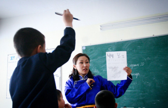 Багш, ажилтны 1572 сул орон тоо байна