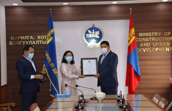 Засгийн газрын хүндэт өргөмжлөлөөр шагнагдсан А.Лхамсэржидэд хүндэтгэл үзүүлэв