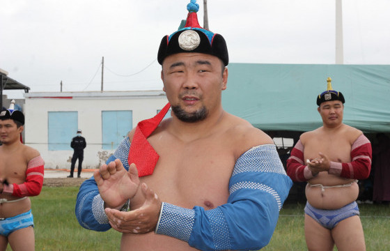 Дорнод аймгийн 90 жилийн ойн барилдаанд улсын харцага Д.Анар түрүүлжээ