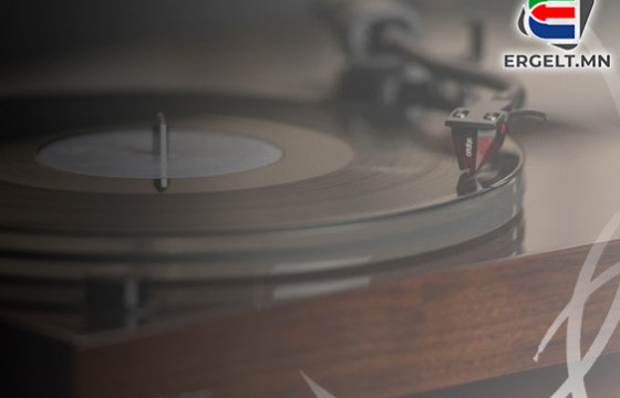  Яруу найрагч Дан.Нямаа аавыгаа хөдөөлүүлчихээд буцаж явахдаа “Амьдралаа, би чамд хайртай” дууны шүлгийн санаагаа олжээ