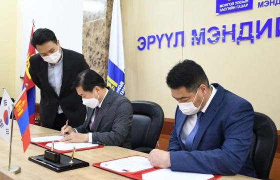 БНСУ 300 мянган ам.долларын түргэвчилсэн оношлуур хандивлалаа