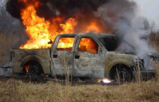 Орон нутагт хоёр суудлын автомашин шатжээ