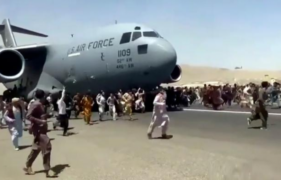 Афганистанаас нисэж, Катарт газардсан онгоцны дугуйны бүхээгээс цогцос олджээ