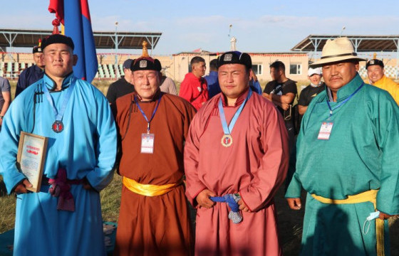 Хэнтийд О.Эрдэнэбат, Увсад Б.Баянмөнх түрүүлжээ