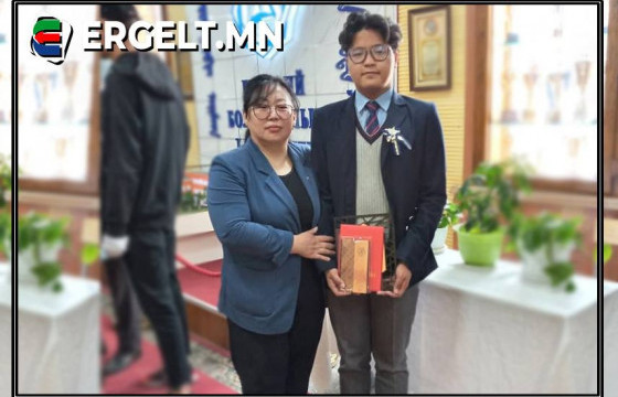 Математикийн шалгалтад 800 оноо авсан Г.БАТБАЯР: Багшийн хэлдэг урмын үг, шүүмжлэл сэтгэлд ойр байдаг