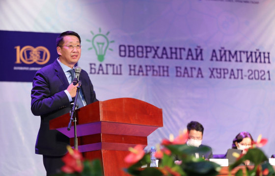 БШУ-ы сайд Л.Энх-Амгалан Өвөрхангай аймгийн багш нарын бага хуралд оролцлоо