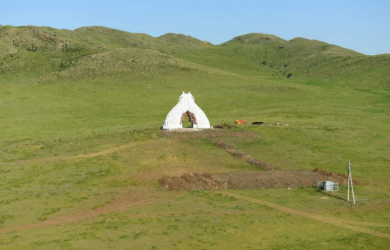 “Андлалын өргөө” –г “зурсан” Д.Эрдэмбилэгийн ар гэр: Хүмүүсийн доромжлол хэрээс хэтэрлээ