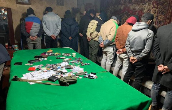 Амиа хорлосон хосууд ба мөрийтэй тоглоомчдын ДАРАМТ