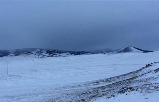 Баянхонгор аймгийн Эрдэнэцогт суманд 40-50 см зузаан цас оржээ