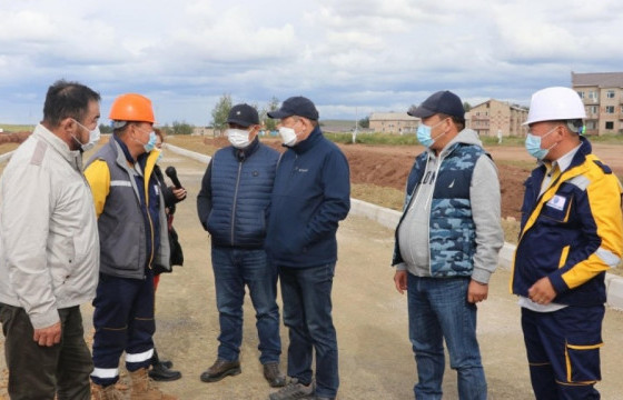 Чингис хот-Бэрх чиглэлийн 50 километр авто замын суурь даланг босгож, хучилтыг хийжээ