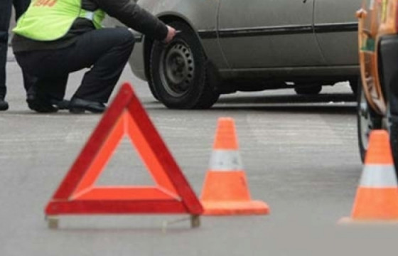 Зам тээврийн ослын улмаас гурван иргэн гэмтэж, дөрвөн хүн нас баржээ