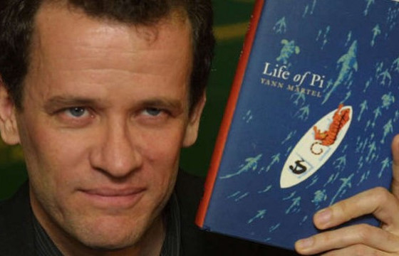 ЯНН МАРТЕЛ: Уншигч номыг амилуулж уншдаг