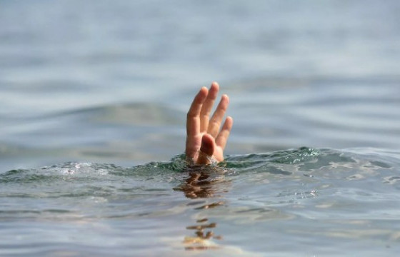 Тогтоол усанд 12 настай хүү энджээ