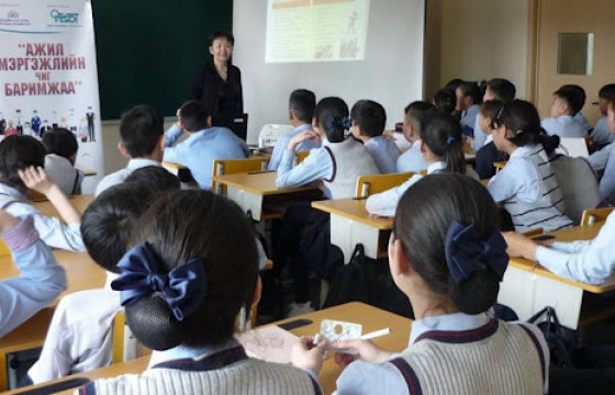 Сургуулийн орчинд амны хаалтгүй явах, хоол, хүнс идэх хориотой