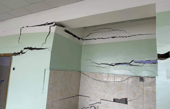 Орхон аймгийн 17 дугаар сургуулийн өргөтгөлийн барилга нурах аюулд оржээ