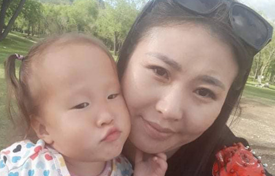   Төрөлхийн хурууны гажигтай М.Ану охинд сэтгэлийн дэм хайрлая