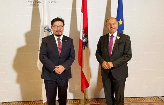 УИХ-ын дарга Австрид ажиллаж байна