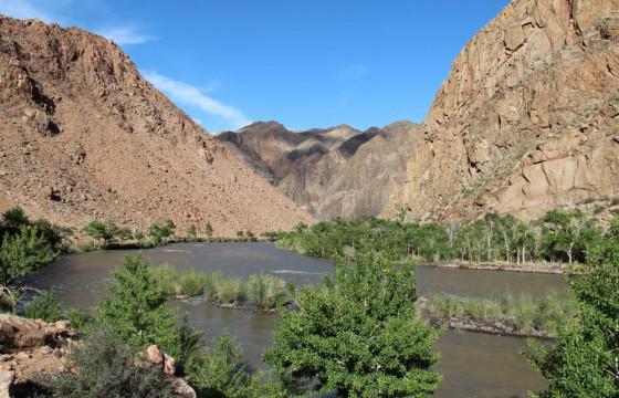 Санхүүжилтээ шийдэж чадаагүй, удаа дараа хууль зөрчсөн хоёр компани Эрдэнэбүрэнгийн усан цахилгаан станц барихад саад болж байна гэв