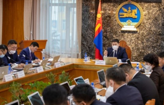 Засгийн газар хуралдаж байна