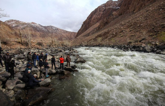 Эрдэнэбүрэнгийн усан цахилгаан станц барих хоёр компани хууль зөрчиж, дураараа дургиж байхад боломж олгосоор байх уу