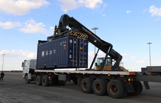 Гашуунсухайтын хилийн боомтод чингэлэгт тээврийн терминал ашиглалтад орлоо