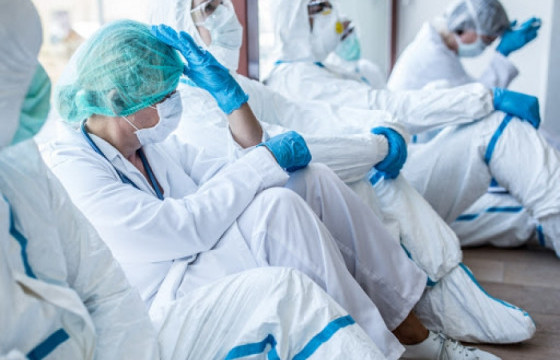 “500 гаруй эмч, эмнэлгийн ажилтан ажлаасаа гарсан”