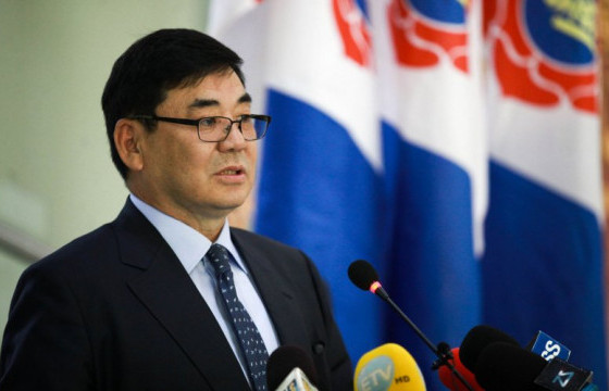 БШУЯ-ны төрийн нарийн бичиг Д.Батбаярыг үүрэгт ажлаас нь чөлөөлжээ