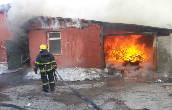 Таван ханатай гэр, хоёр давхар байшин шатжээ