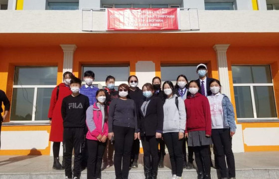 “Тэмүүжин” цогцолбор сургуулийн биологийн багш Д.МӨНХЗАЯА: Манай сургуулийнхан эко орчин бүрдүүлэхэд анхаарч ажилладаг