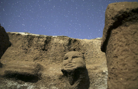 СОНИРХОЛТОЙ ШИНЖЛЭХ УХААН: Хүний толгойн сийлбэр бүхий 11 мянган жилийн настай байгууламж нээн илрүүлжээ